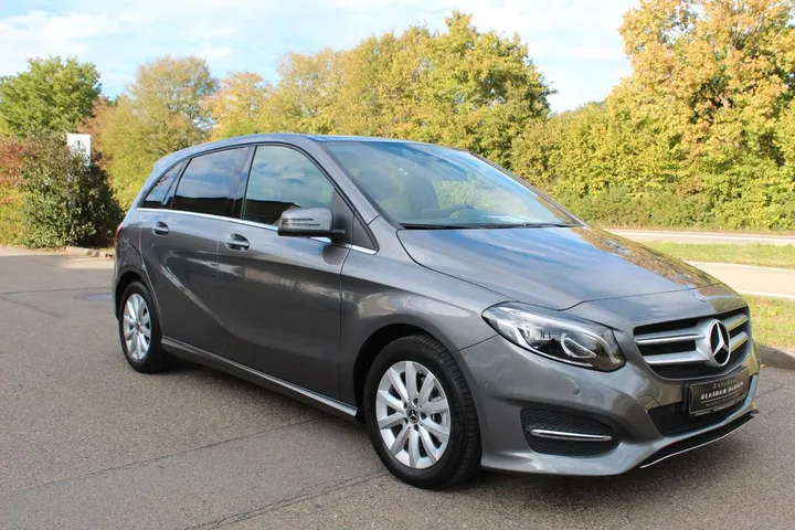 Mercedes-Benz B 180