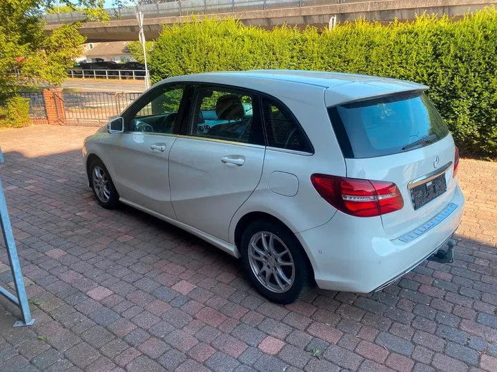 Mercedes-Benz B 200