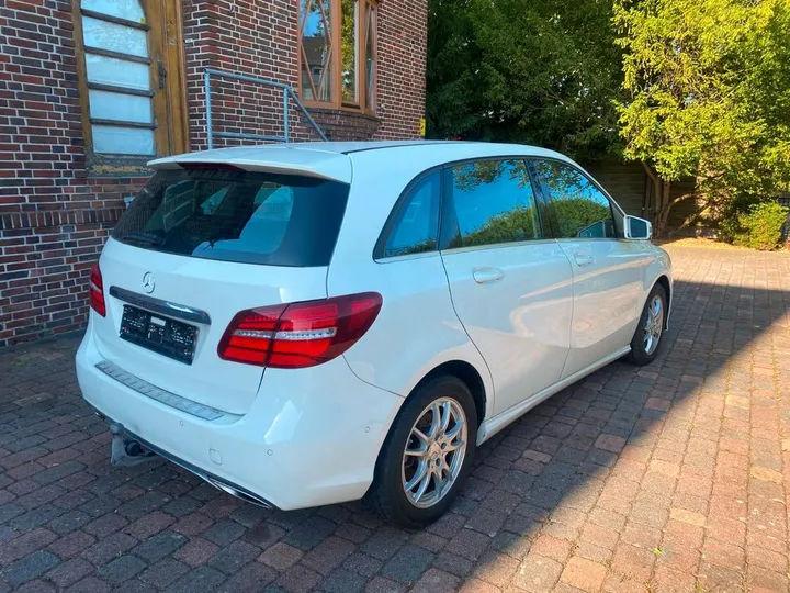 Mercedes-Benz B 200