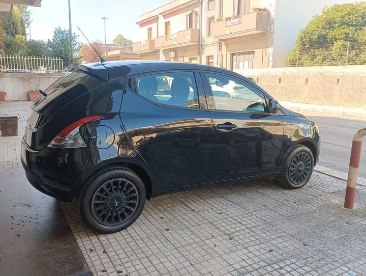 Lancia Ypsilon