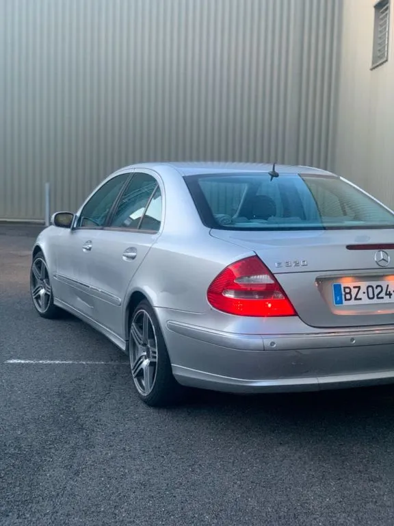 Mercedes-Benz E 320