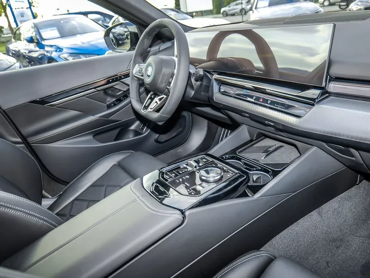 BMW i5