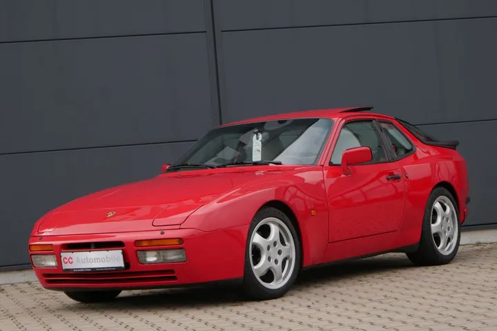 Porsche 944