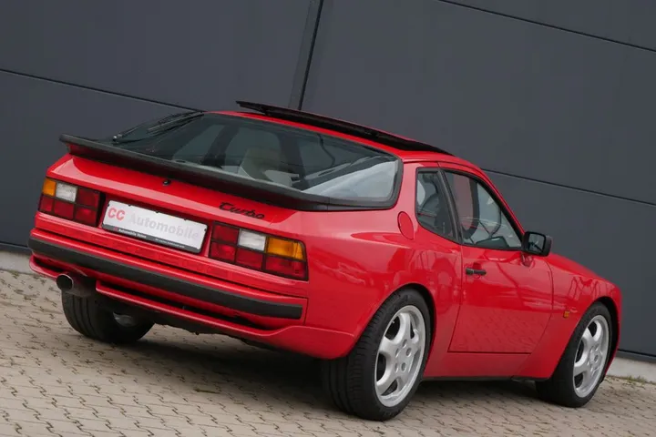 Porsche 944