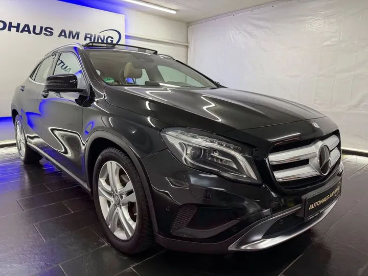 Mercedes-Benz GLA 200