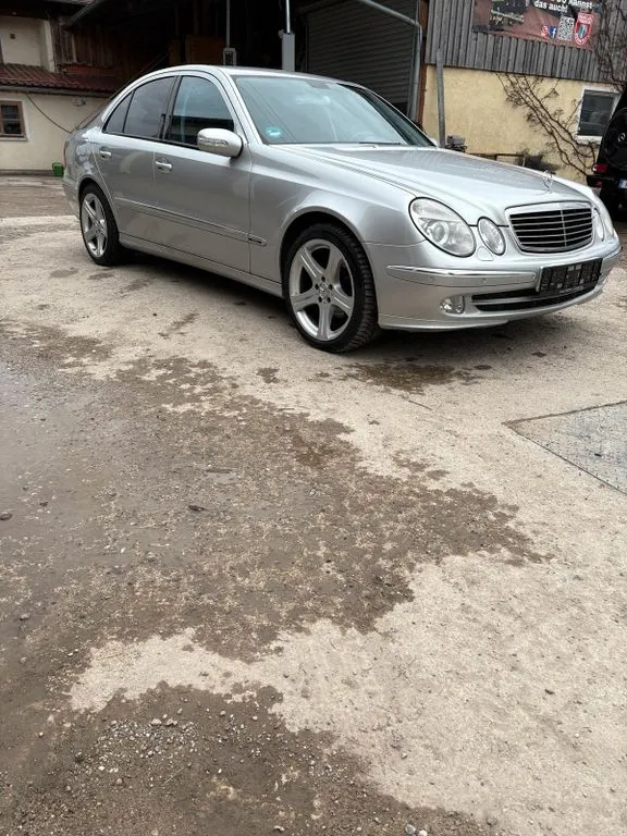 Mercedes-Benz E 240