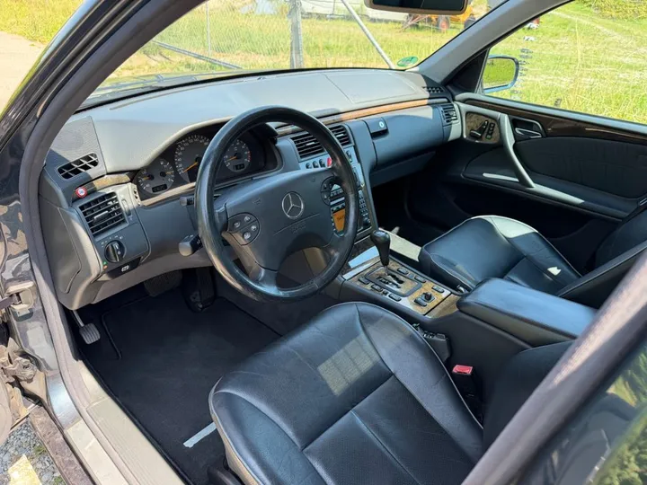 Mercedes-Benz E 430