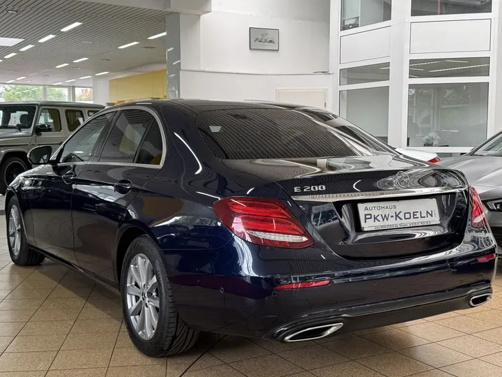Mercedes-Benz E 200