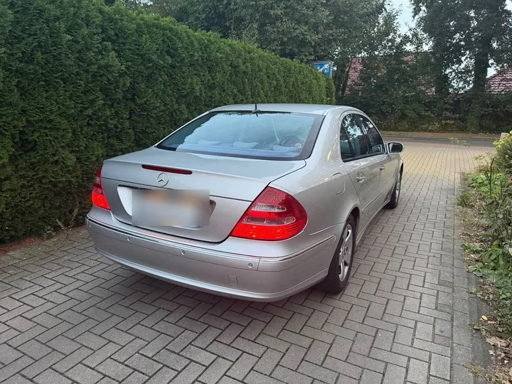 Mercedes-Benz E 320