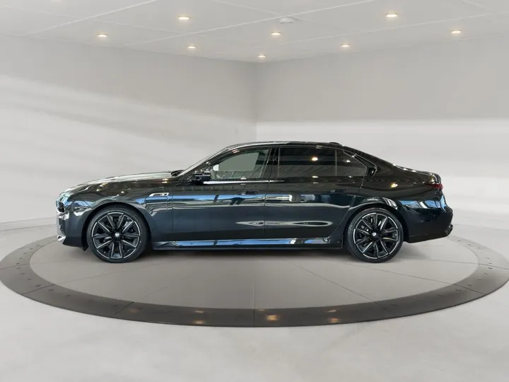 BMW M760