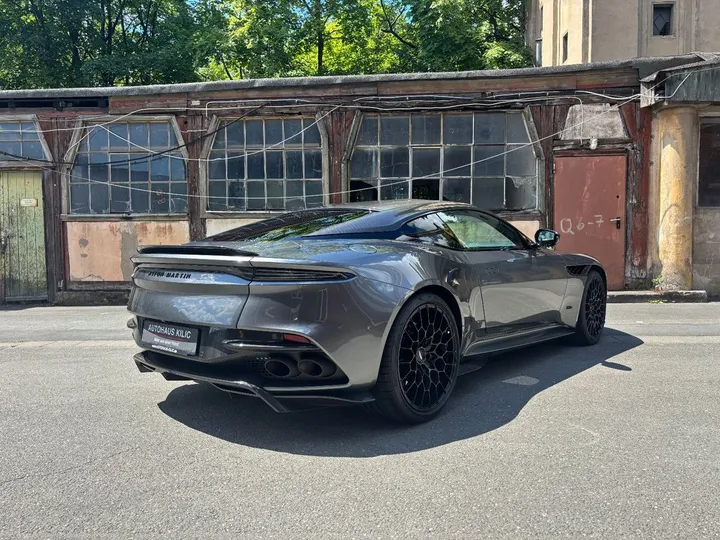 Aston Martin DBS