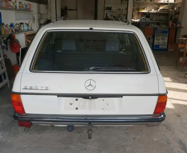 Mercedes-Benz 230