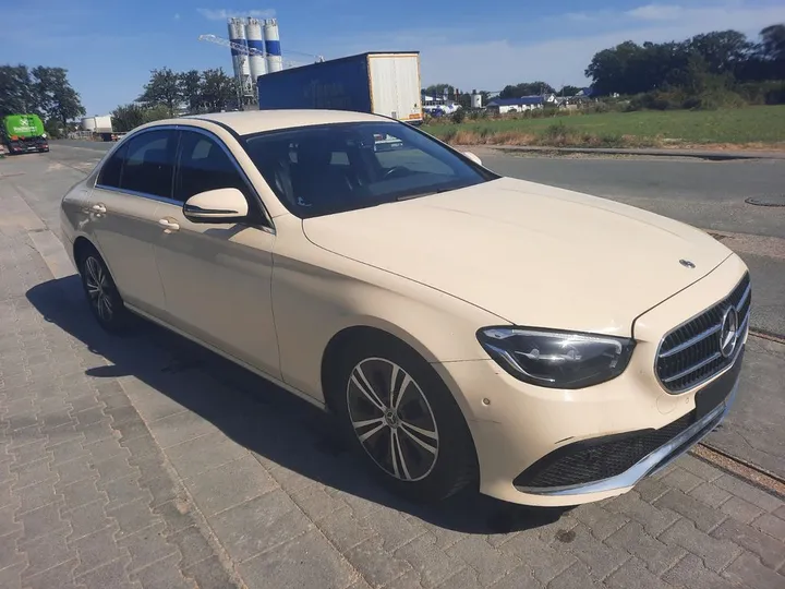 Mercedes-Benz E 200