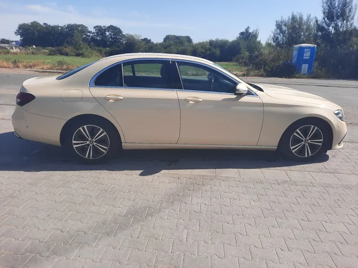 Mercedes-Benz E 200