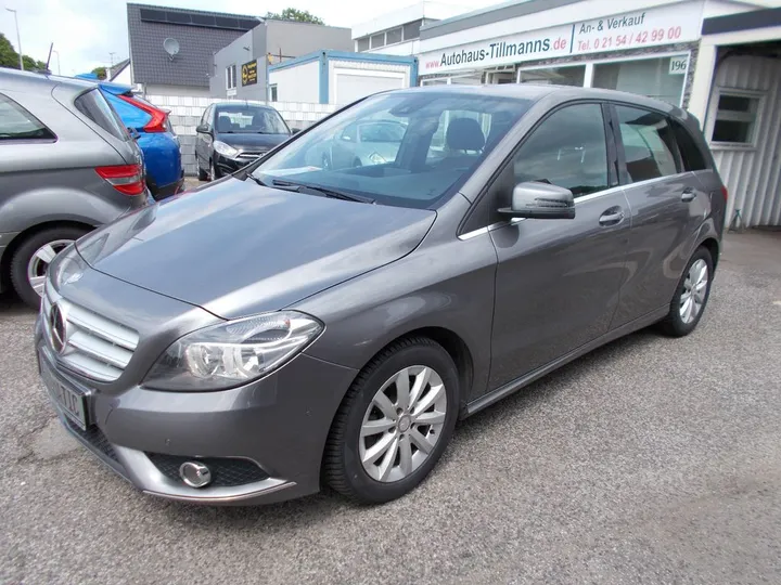 Mercedes-Benz B 200
