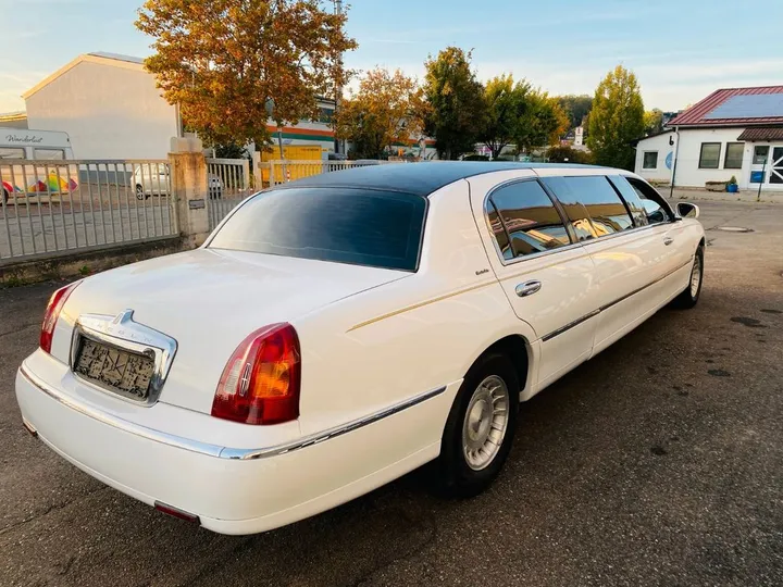 Lincoln Town Car