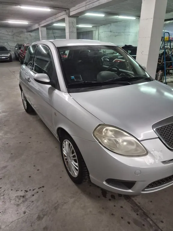 Lancia Ypsilon