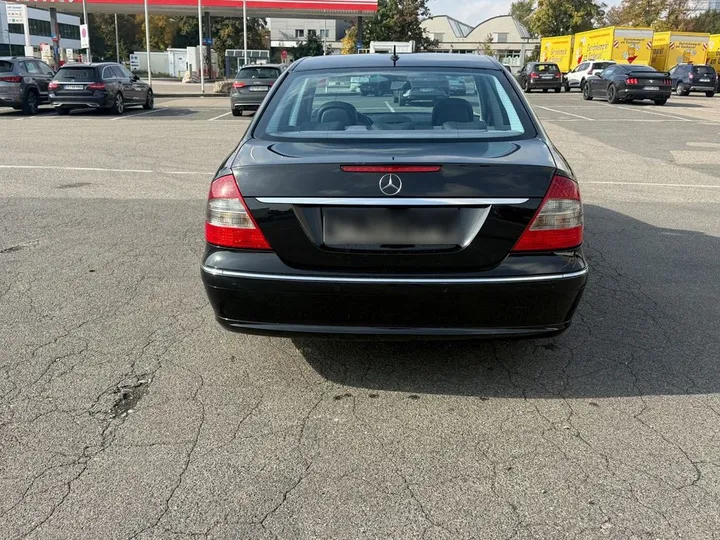 Mercedes-Benz E 200