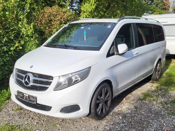 Mercedes-Benz V 220