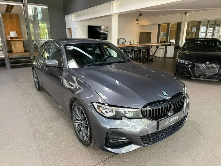 BMW 330