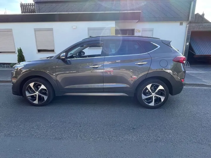 Hyundai TUCSON