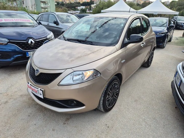 Lancia Ypsilon