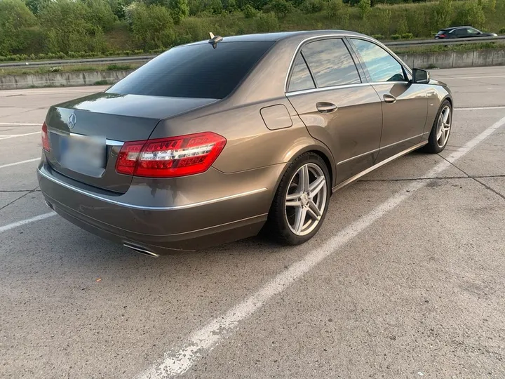 Mercedes-Benz E 220