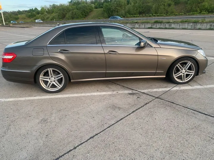 Mercedes-Benz E 220