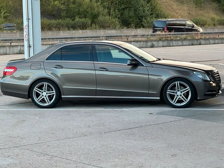 Mercedes-Benz E 220