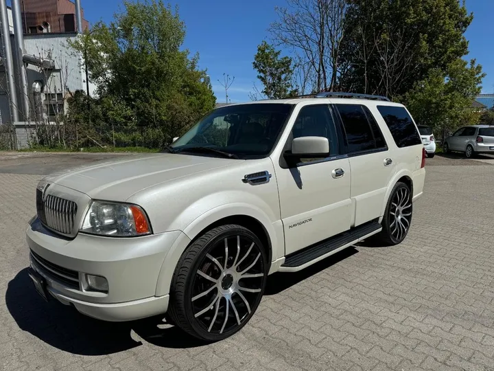 Lincoln Navigator