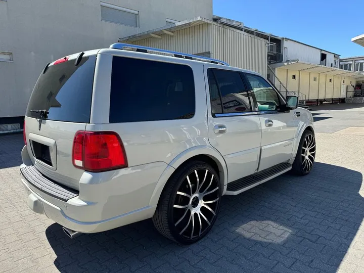 Lincoln Navigator