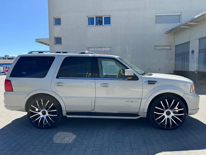 Lincoln Navigator