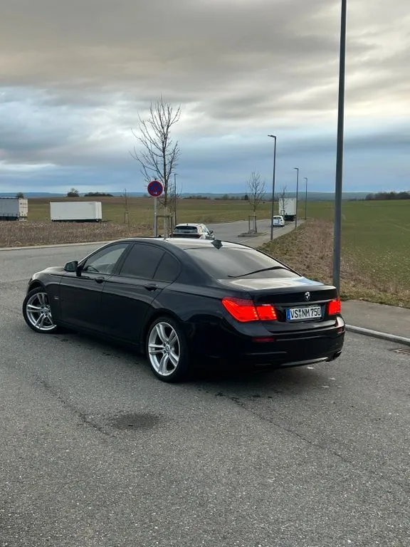 BMW 750