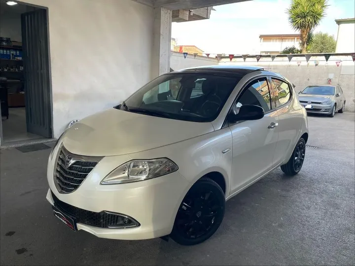 Lancia Ypsilon