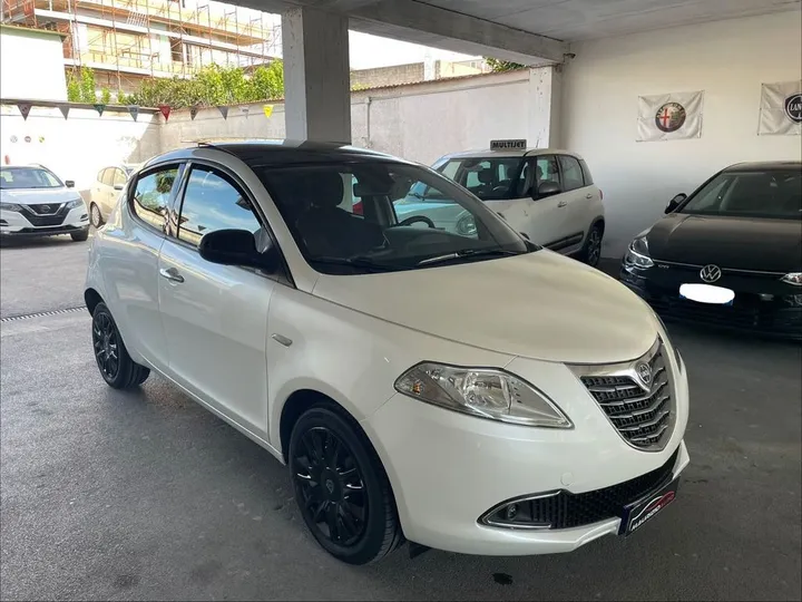 Lancia Ypsilon