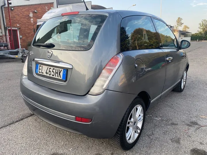 Lancia Ypsilon