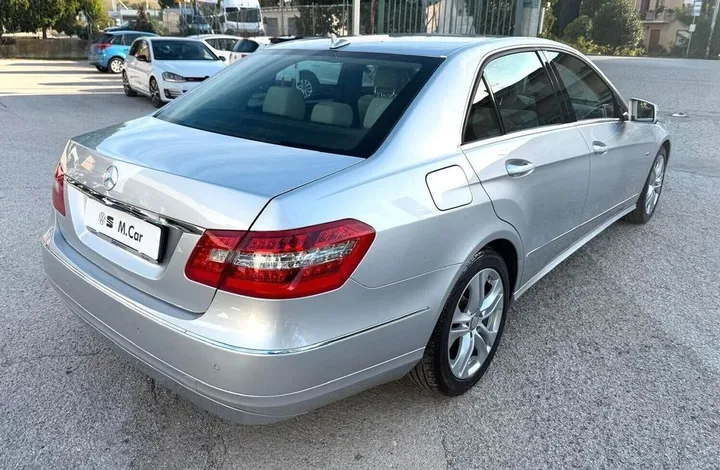 Mercedes-Benz E 220