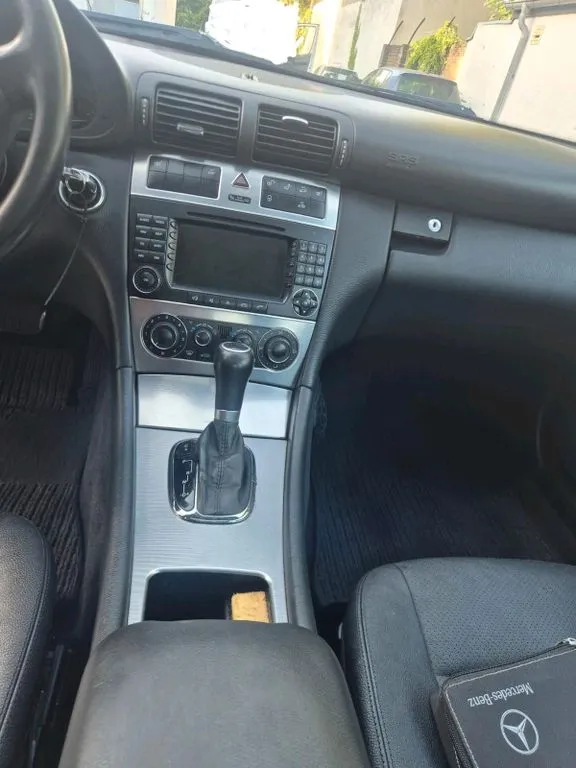 Mercedes-Benz C 240