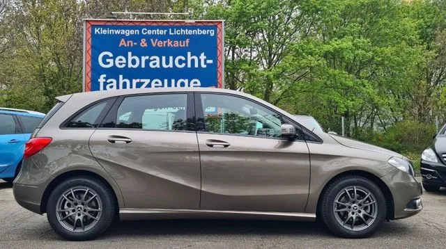 Mercedes-Benz B 180