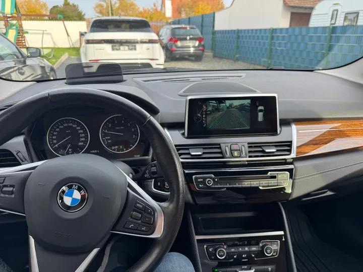 BMW 218