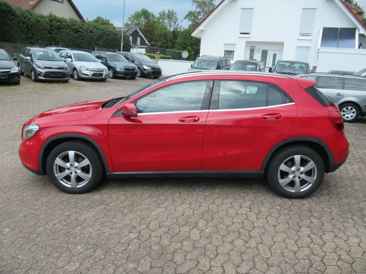 Mercedes-Benz GLA 220