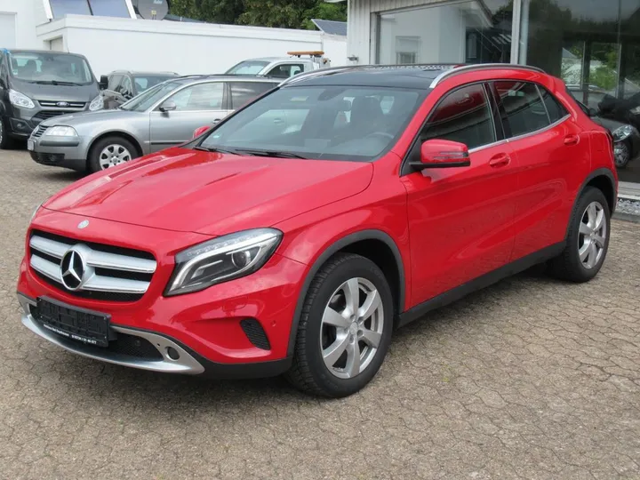 Mercedes-Benz GLA 220
