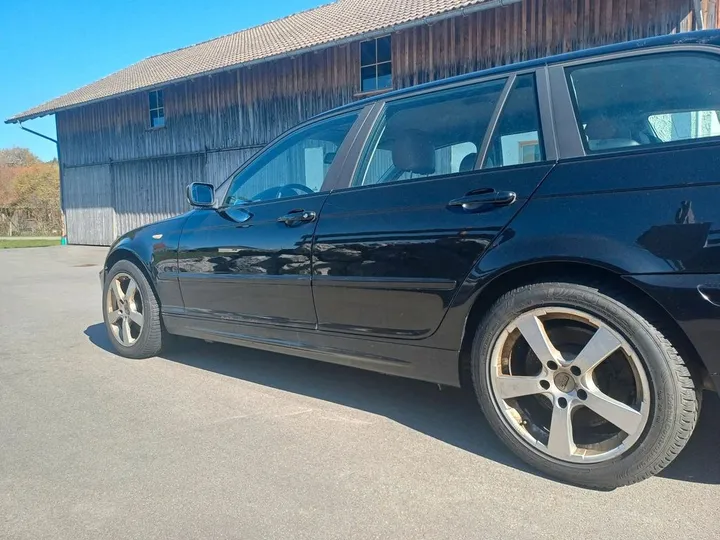 BMW 330