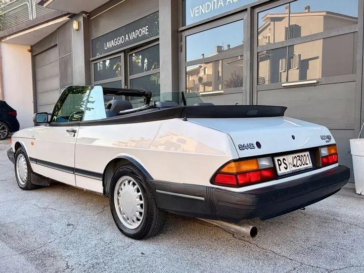 Saab 900