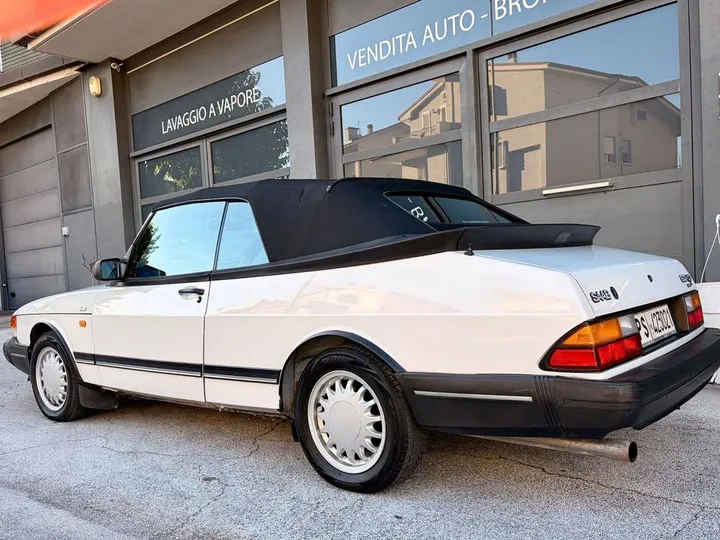 Saab 900