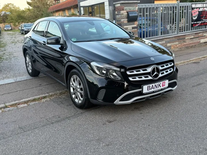 Mercedes-Benz GLA 200