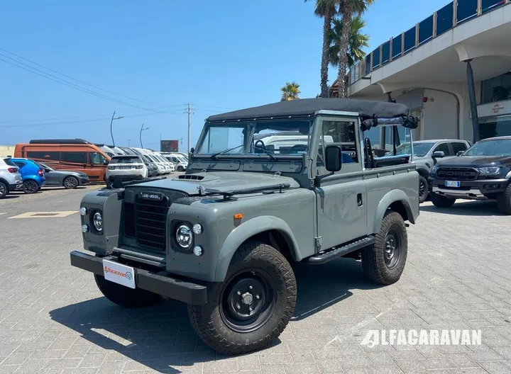 Land Rover Defender