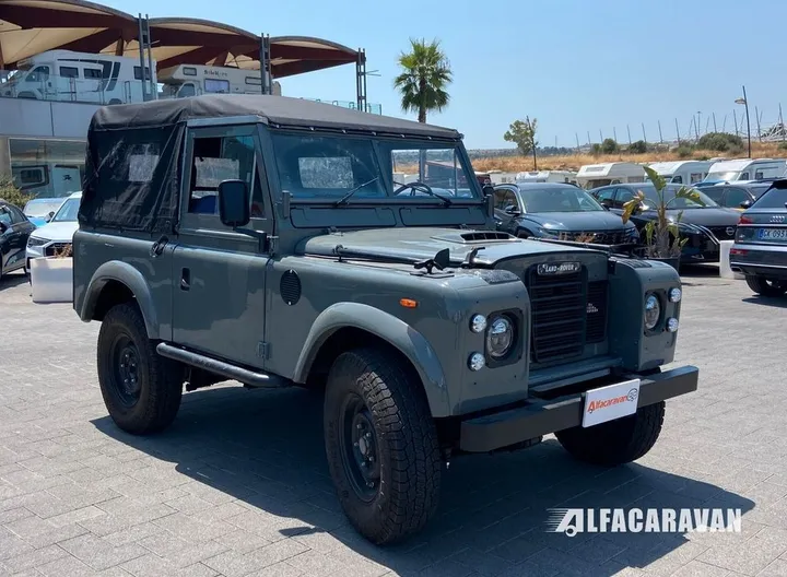 Land Rover Defender