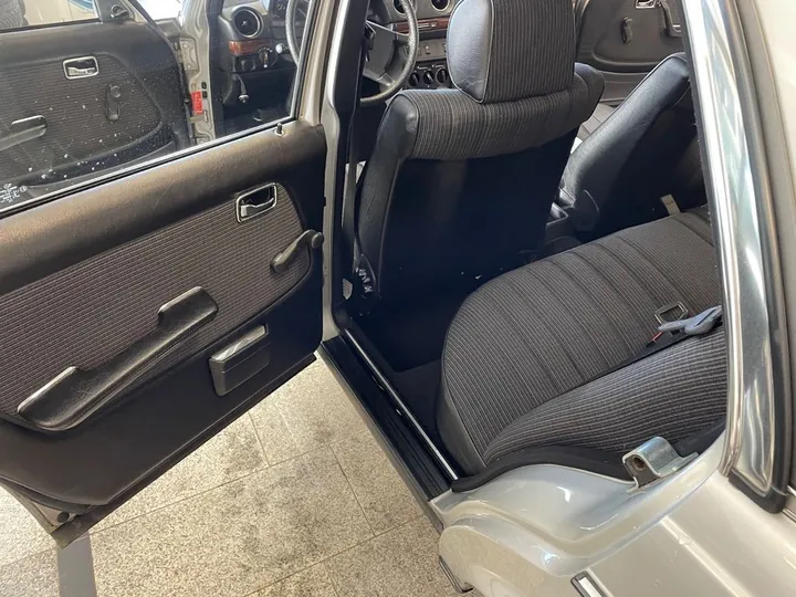 Mercedes-Benz 230
