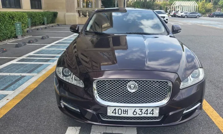 Jaguar XJ